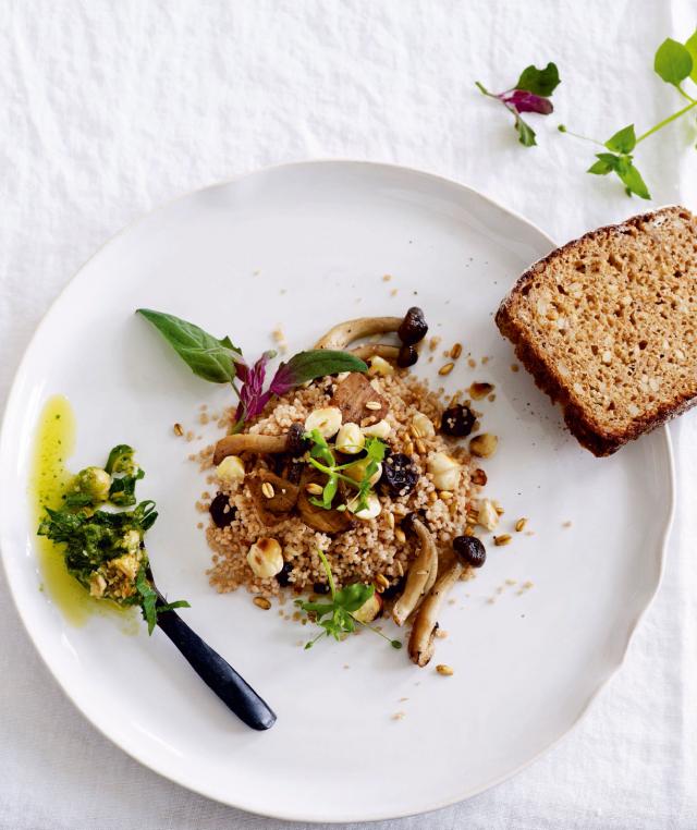 Taboulé van spelt, hazelnoot & wilde kruiden